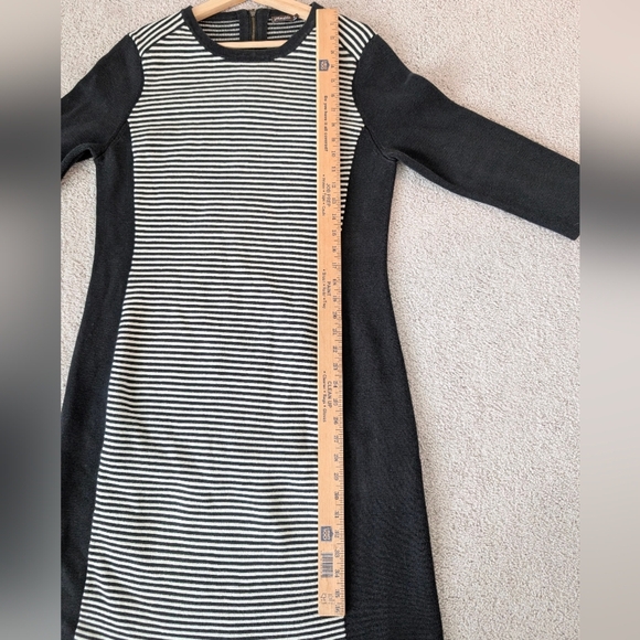 J. McLaughlin Size XL Black And White Striped Knit Sweater Dress Zipper Preppy - Picture 9 of 9
